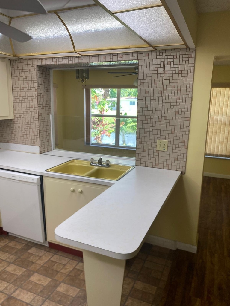 7195 Nw 9th Court - Photo 10