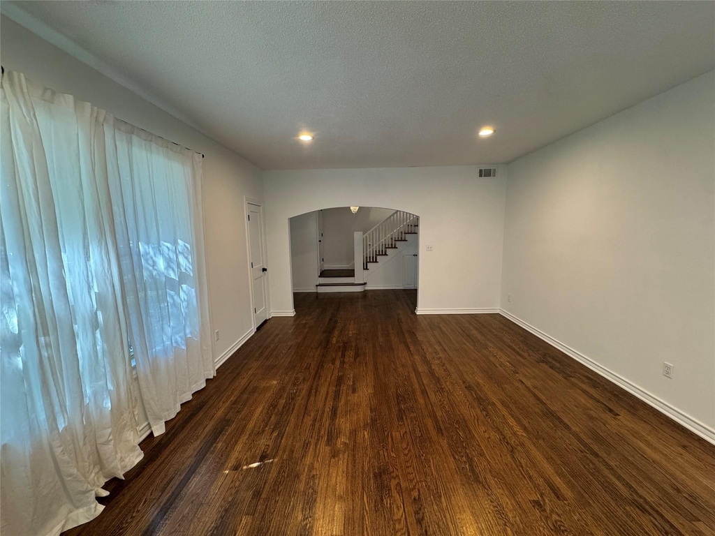 2565 Shirley Avenue - Photo 2
