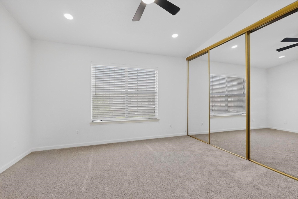 925 Cedar Terrace - Photo 19