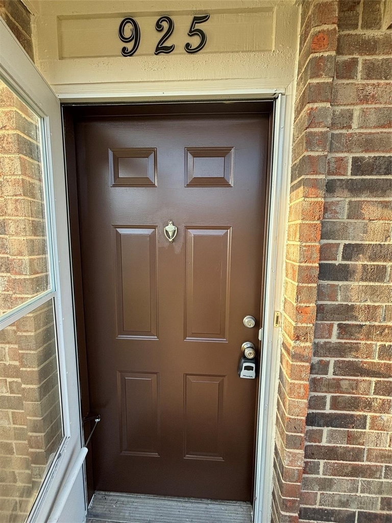 925 Cedar Terrace - Photo 1