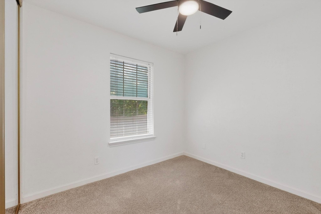 925 Cedar Terrace - Photo 13