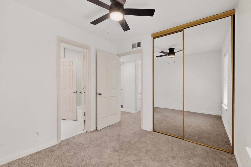 925 Cedar Terrace - Photo 7