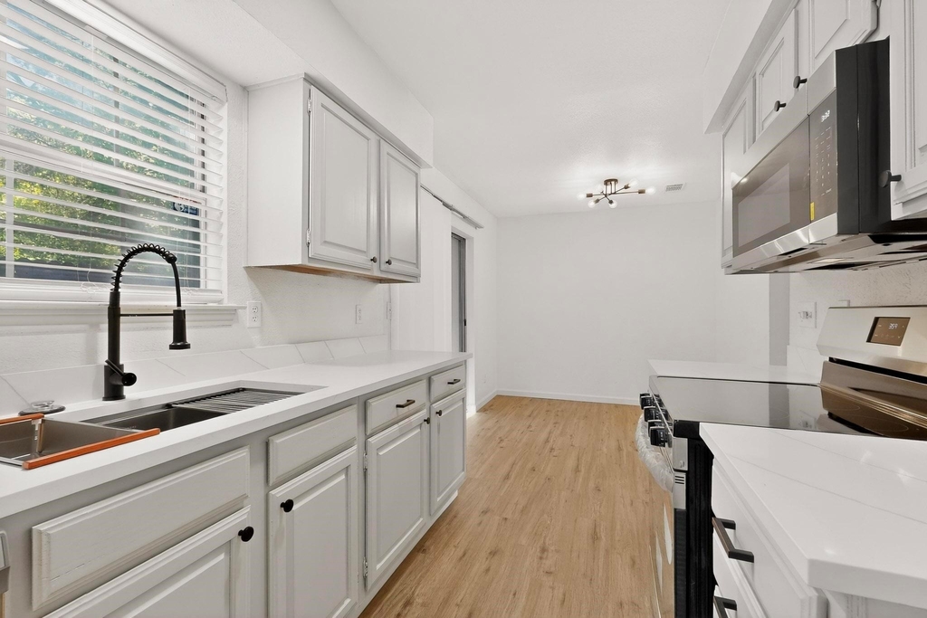 925 Cedar Terrace - Photo 9