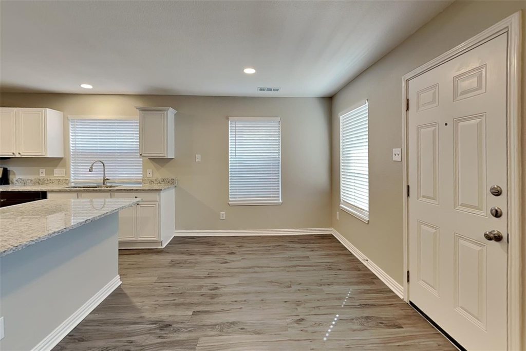 2839 Park Place Drive - Photo 4
