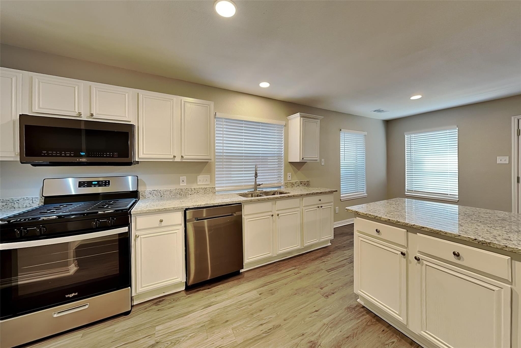2839 Park Place Drive - Photo 3