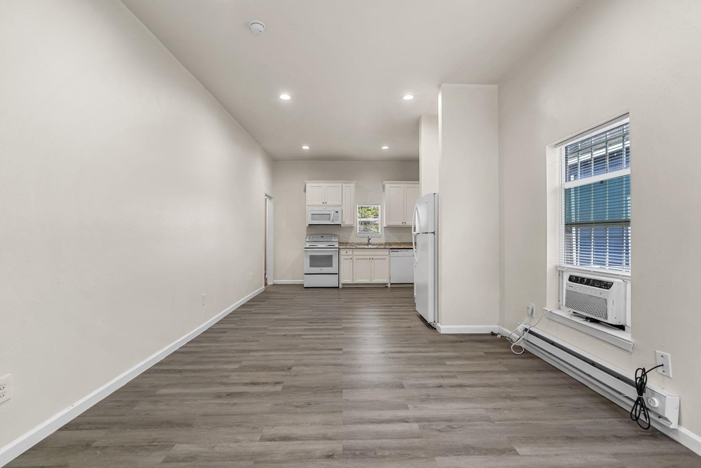 2406 Ross Avenue - Photo 3