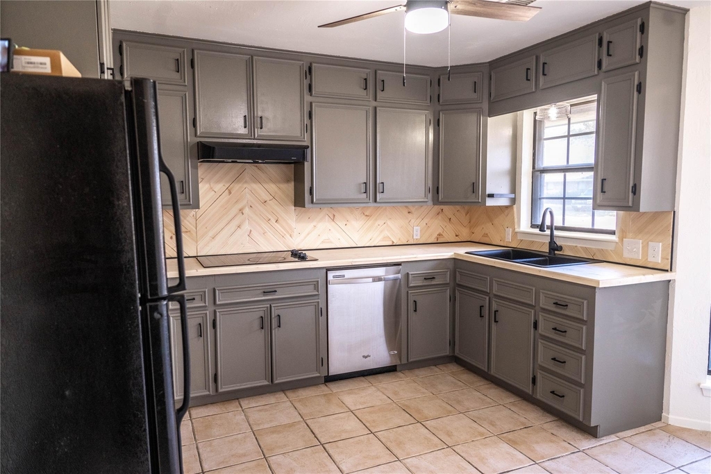 1333 Friars Street - Photo 10