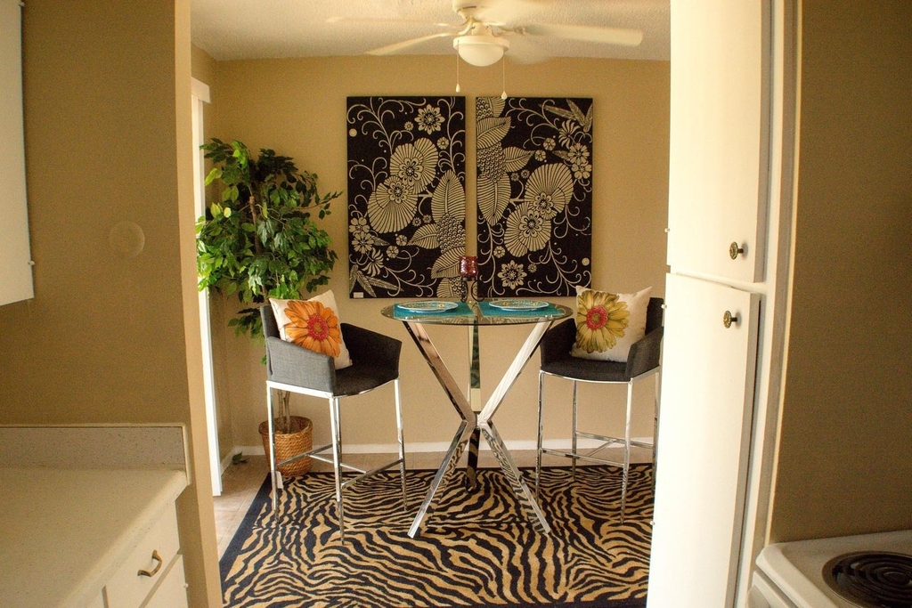 2800 Sayles Boulevard - Photo 3