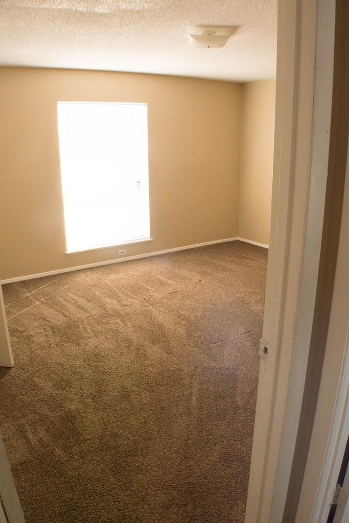 2800 Sayles Boulevard - Photo 10