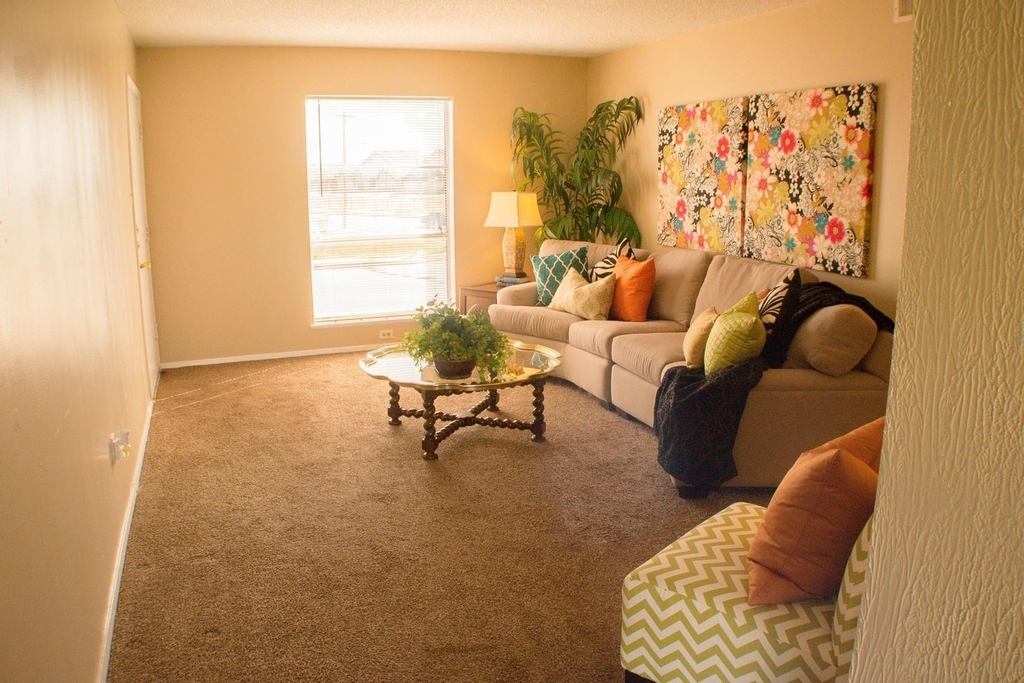 2800 Sayles Boulevard - Photo 1