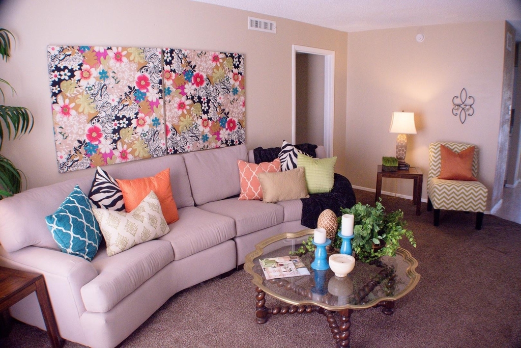 2800 Sayles Boulevard - Photo 2