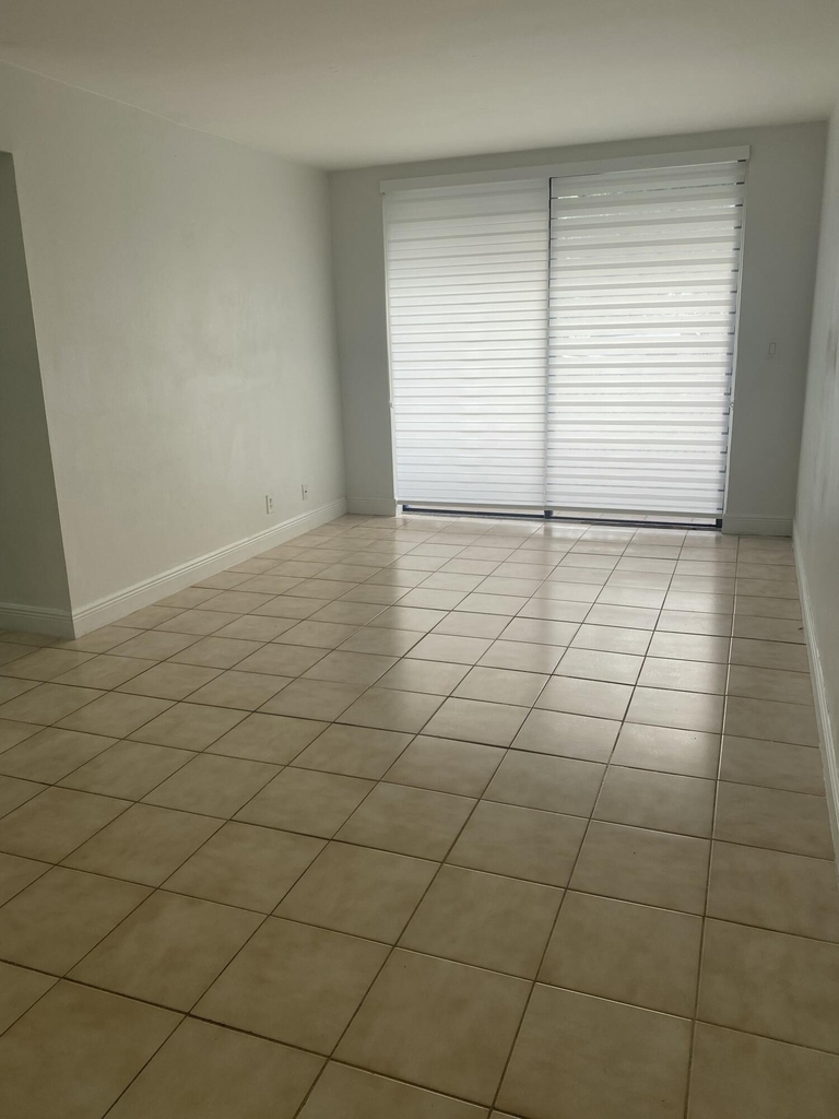 8185 Nw 7th Street - Photo 2