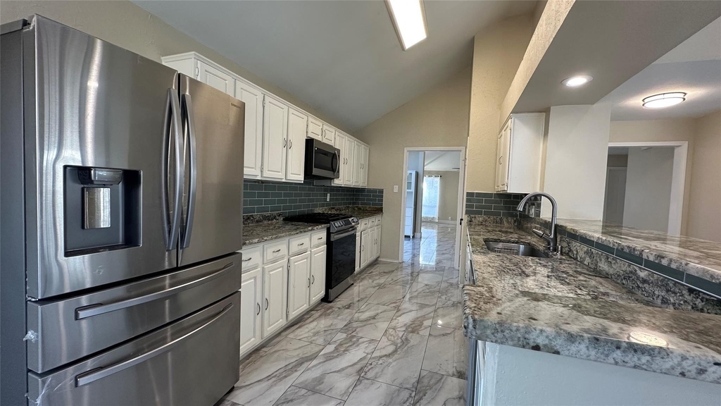 3925 Capricorn Court - Photo 18