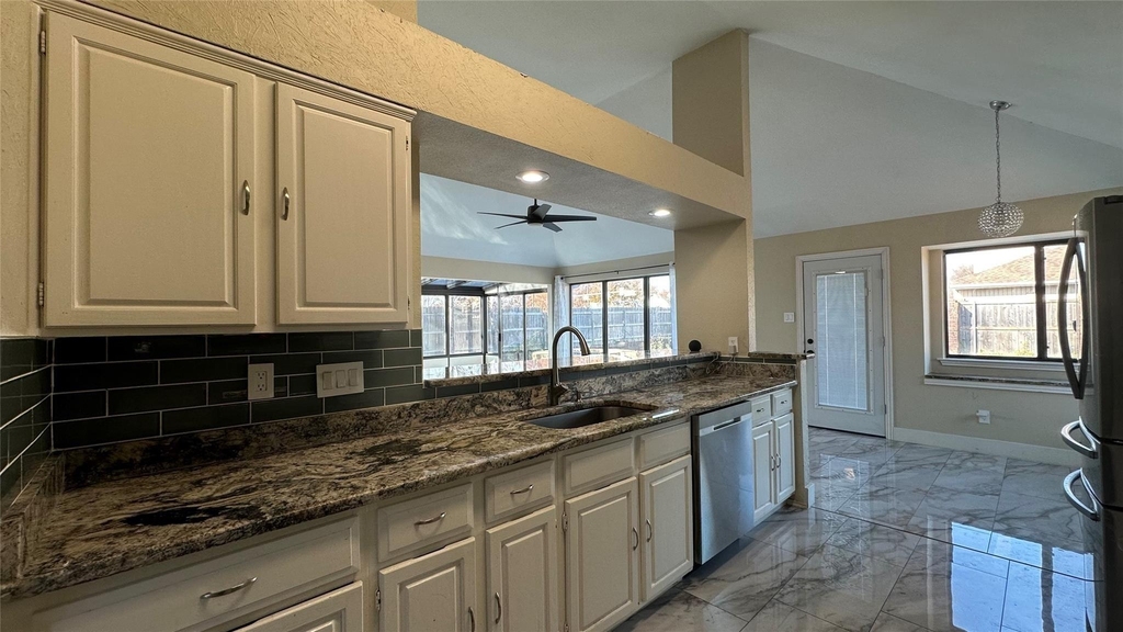 3925 Capricorn Court - Photo 19