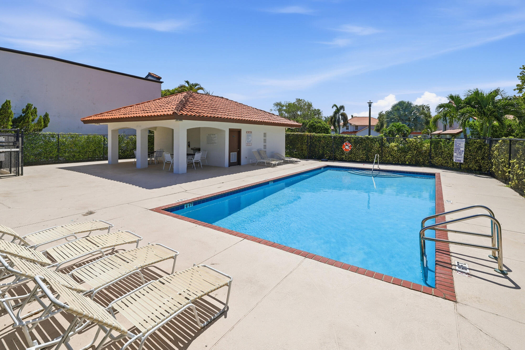 13533 Fountain View Boulevard - Photo 20