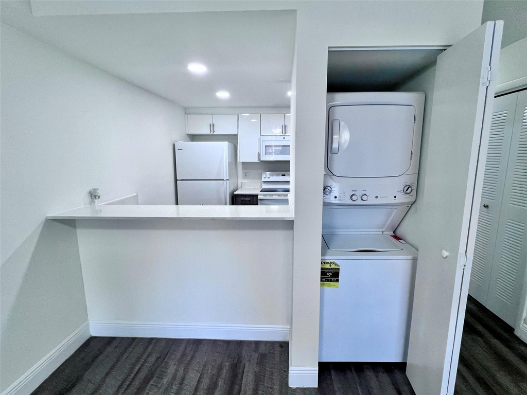 1196 Nw 40th Avenue - Photo 1