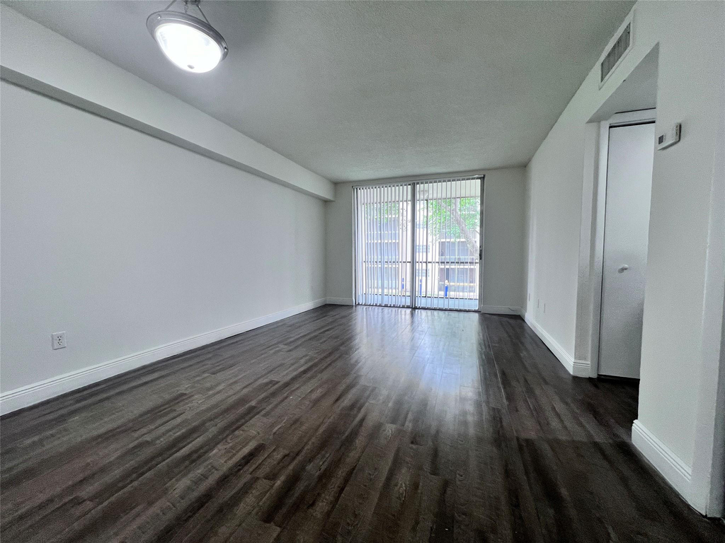 1196 Nw 40th Avenue - Photo 2