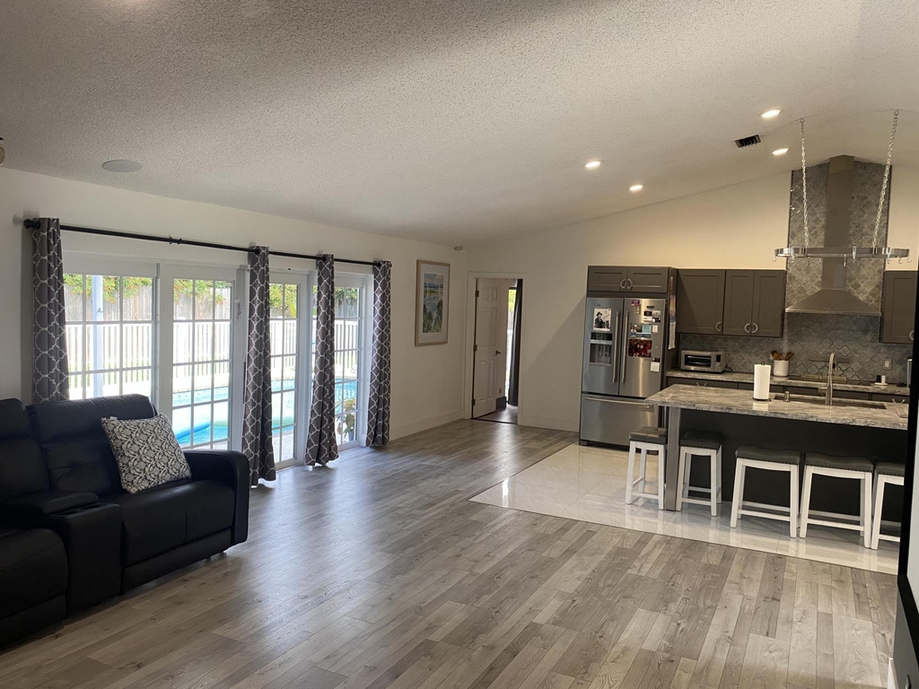 19131 Fairlawn Way - Photo 2