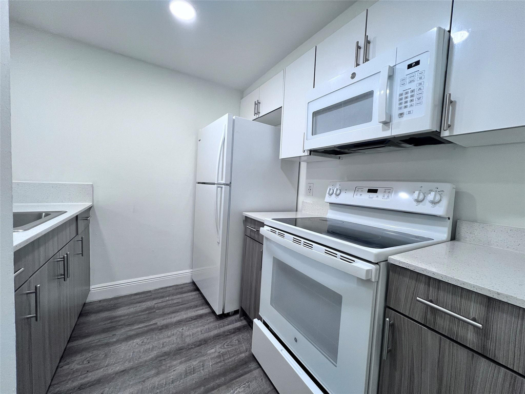 1196 Nw 40th Avenue - Photo 0