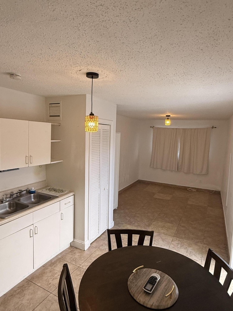 17131 Nw 44th Avenue - Photo 1