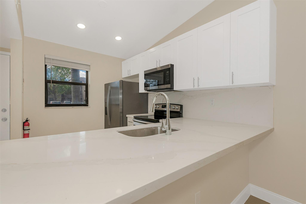 9951 Nob Hill Place - Photo 6
