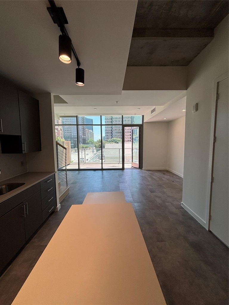 1801 N Pearl Street - Photo 2