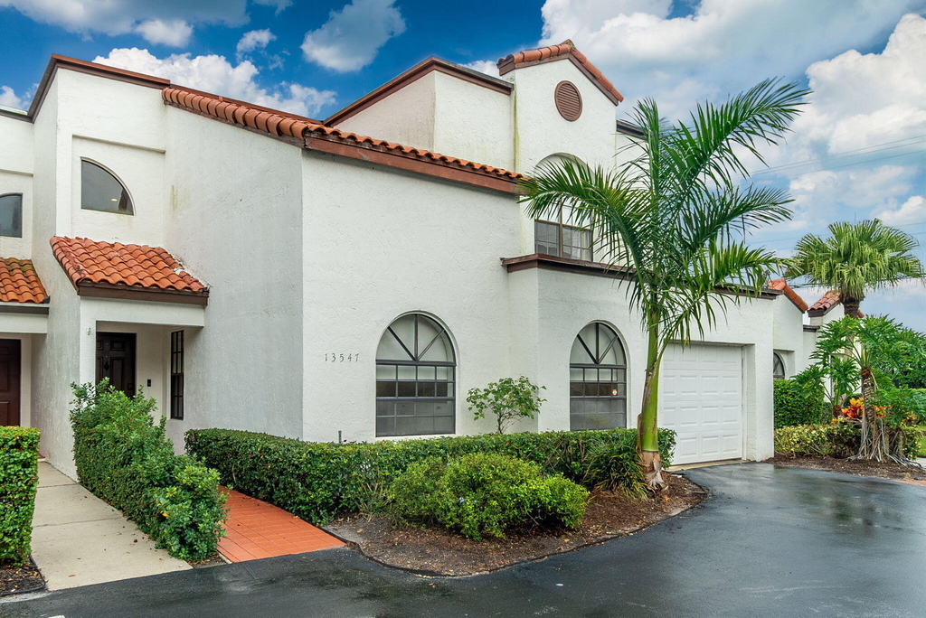 13547 Fountain View Boulevard - Photo 1