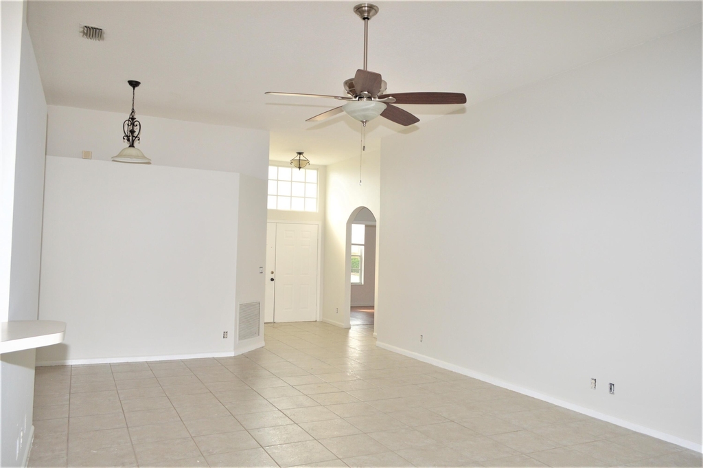 880 Nw Waterlily Place - Photo 4