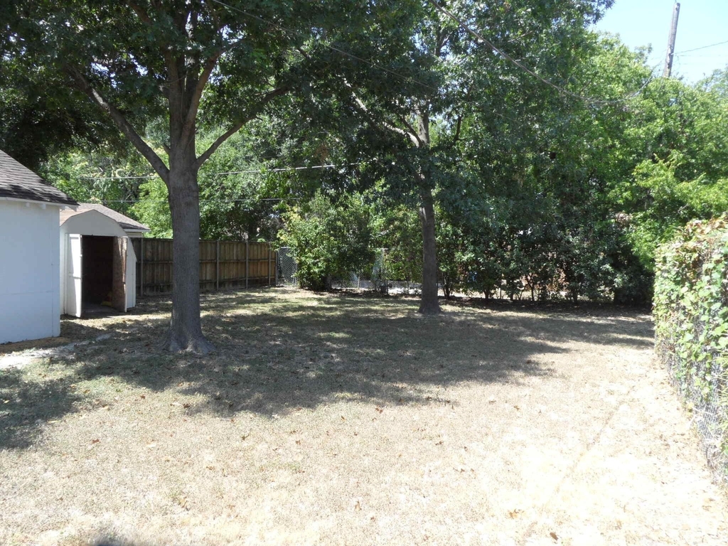 1523 Hollywood Avenue - Photo 25