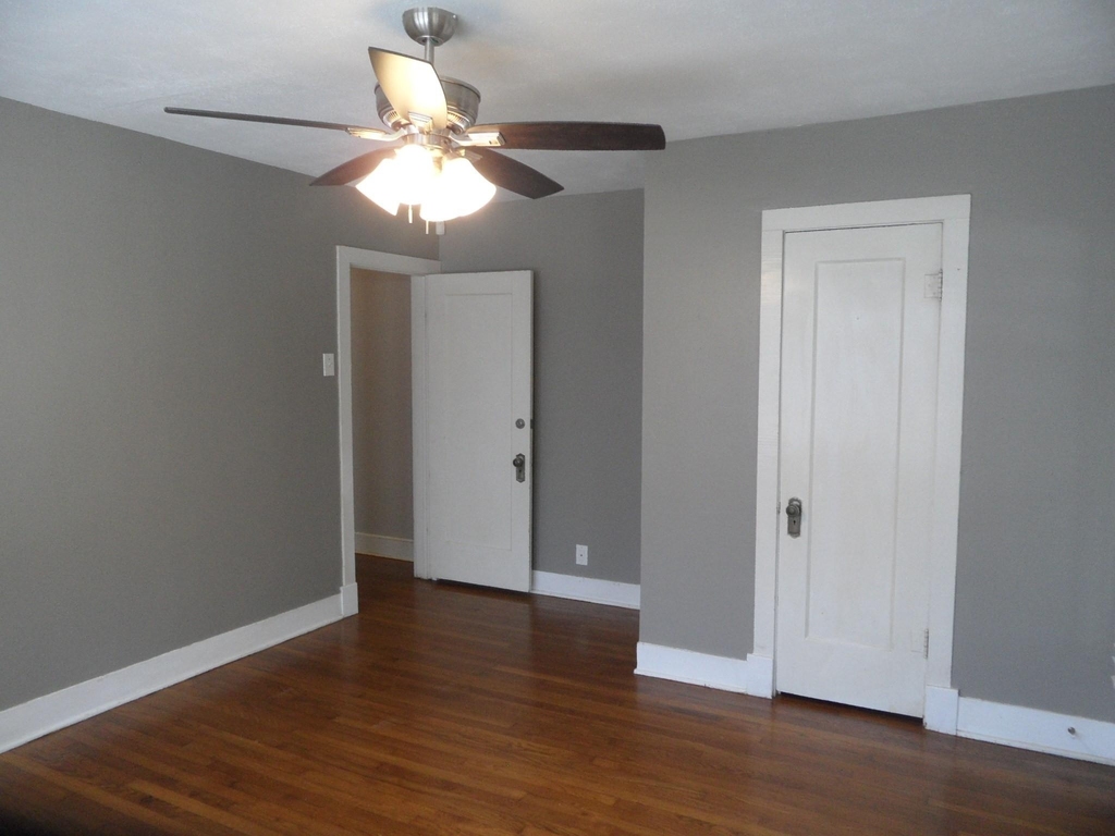 1523 Hollywood Avenue - Photo 16