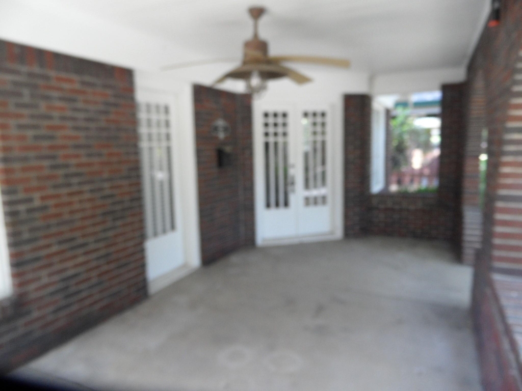 1523 Hollywood Avenue - Photo 2