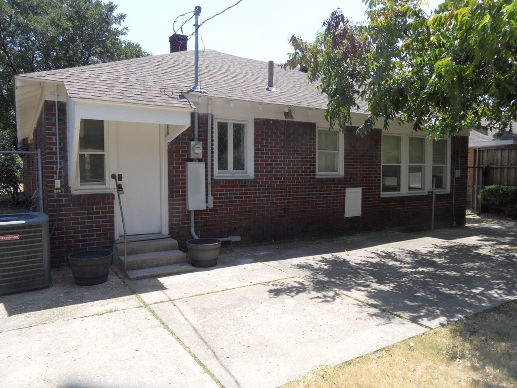 1523 Hollywood Avenue - Photo 24