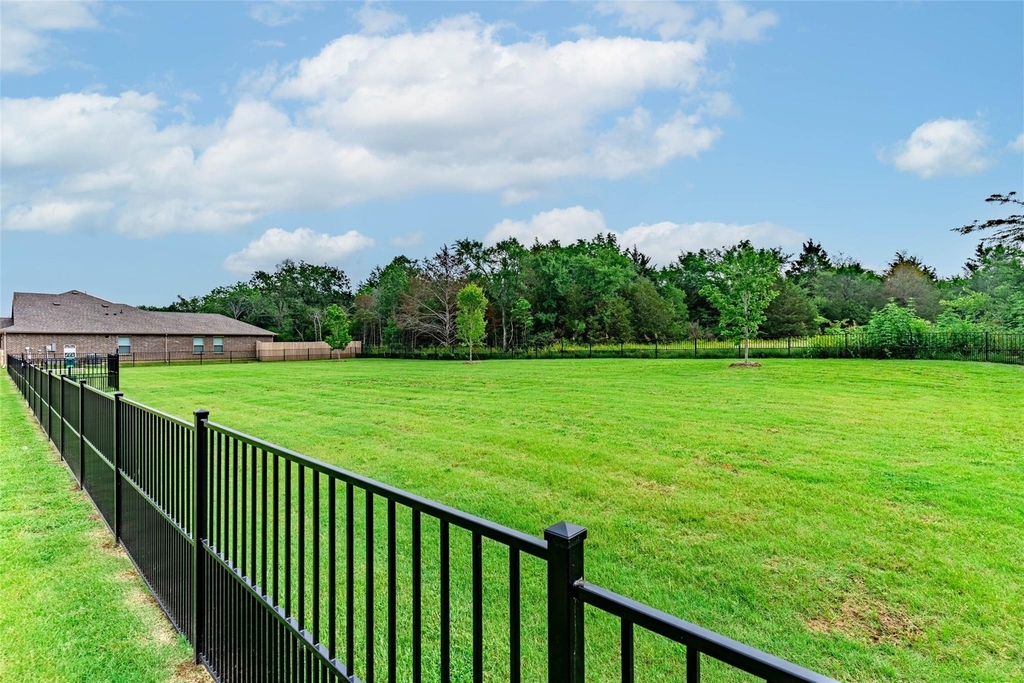 313 Woodlands Boulevard - Photo 18