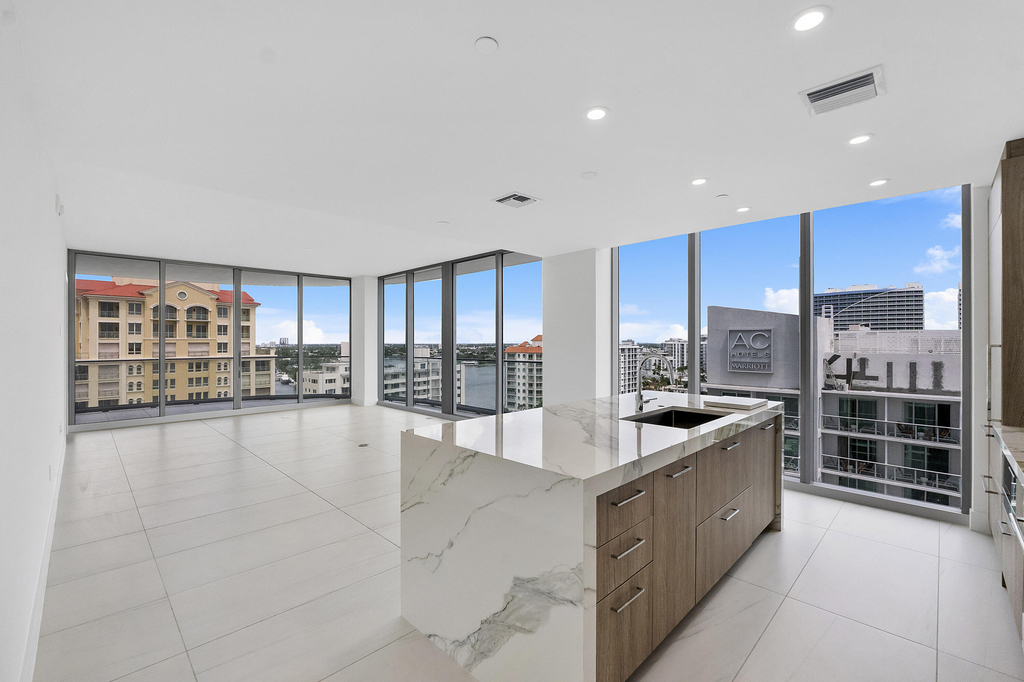 151 N Seabreeze Boulevard - Photo 1