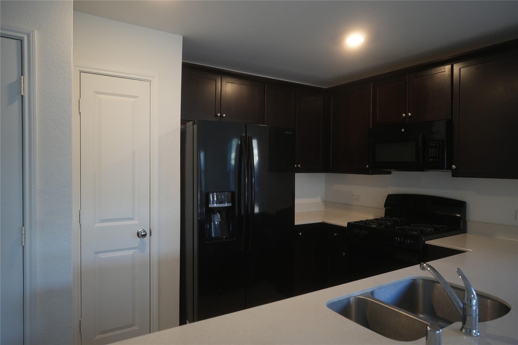 3480 Mildren Bend - Photo 2