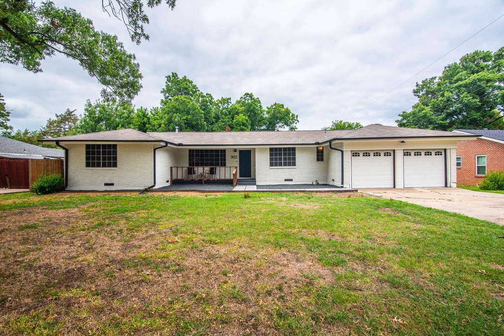 302 Circle Drive - Photo 0