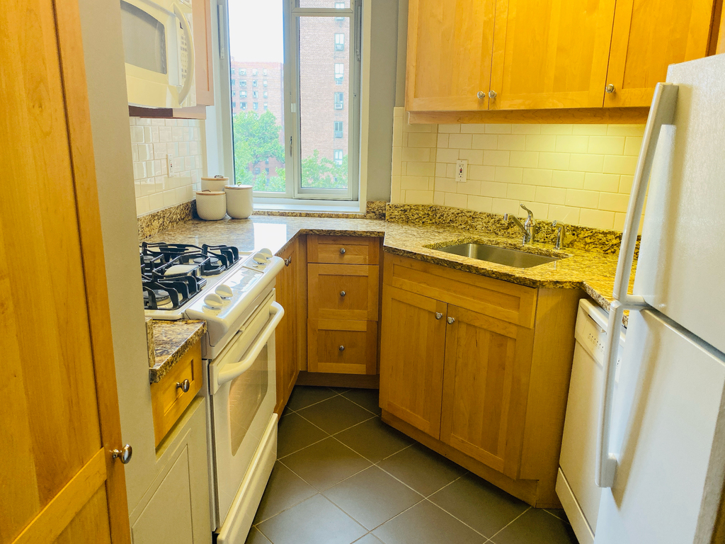 East 14th Street - Photo 4