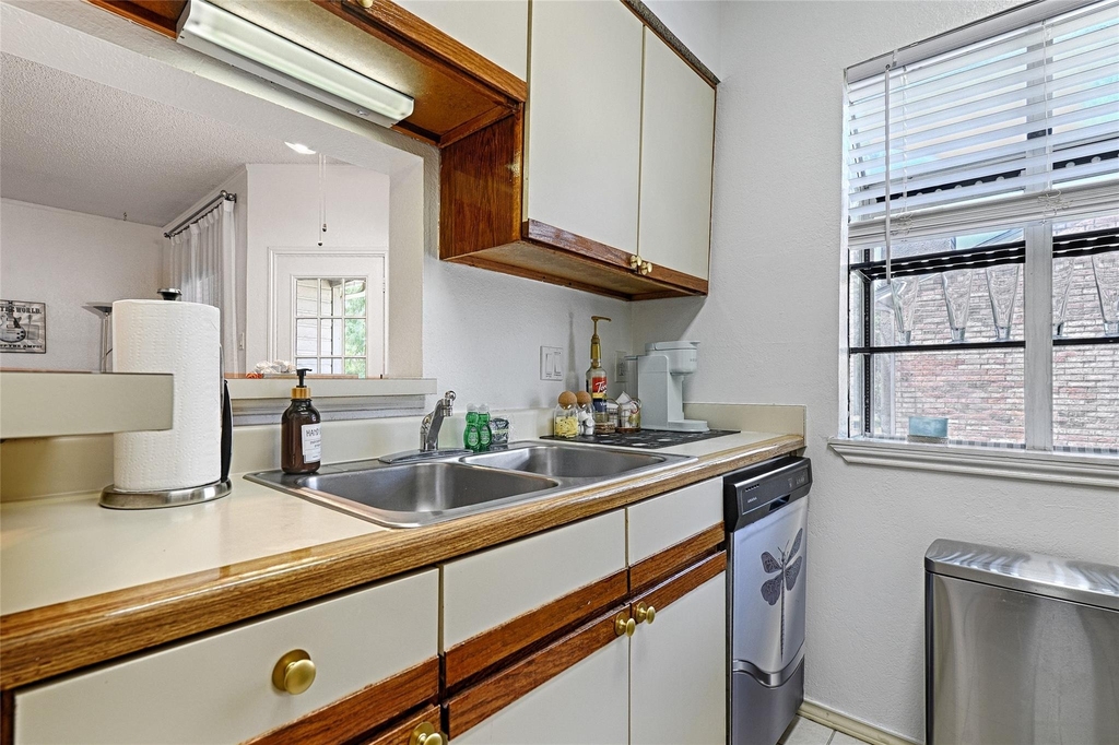 1700 Amelia Court - Photo 11