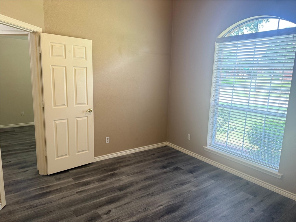 9200 Fairwood Court - Photo 6