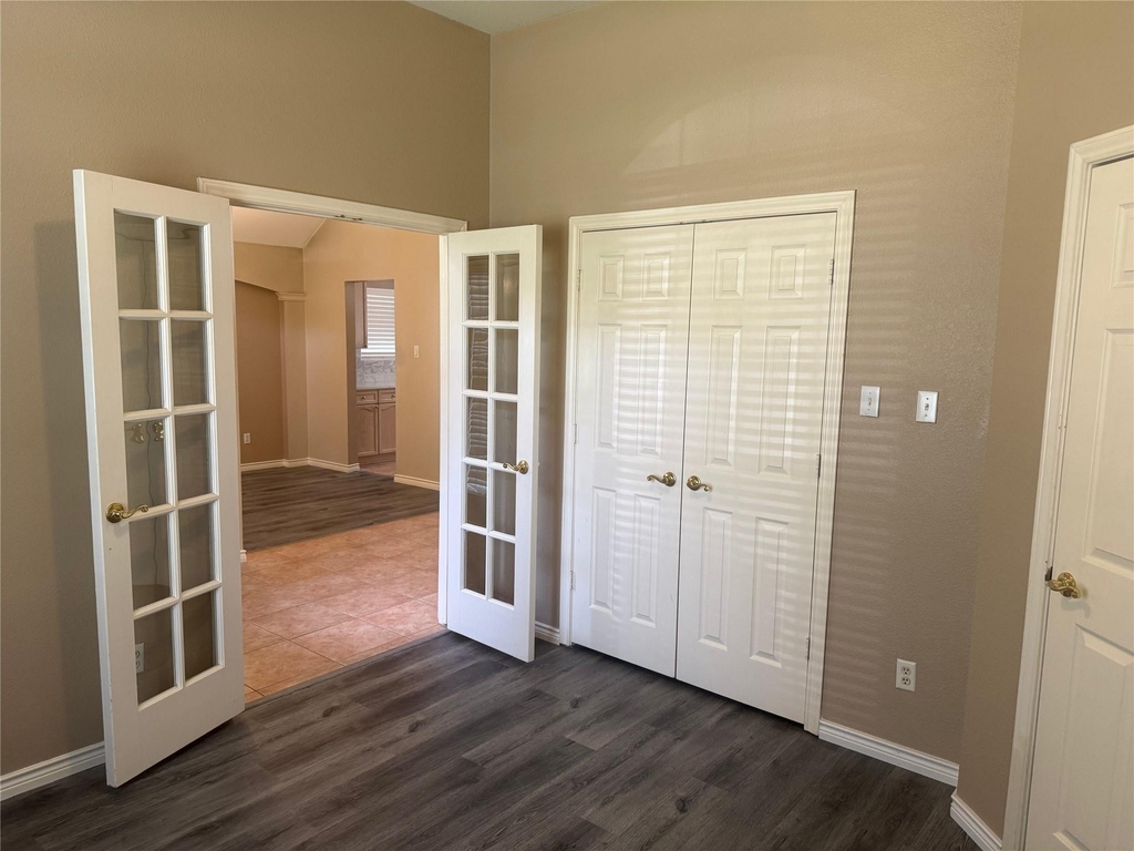 9200 Fairwood Court - Photo 8
