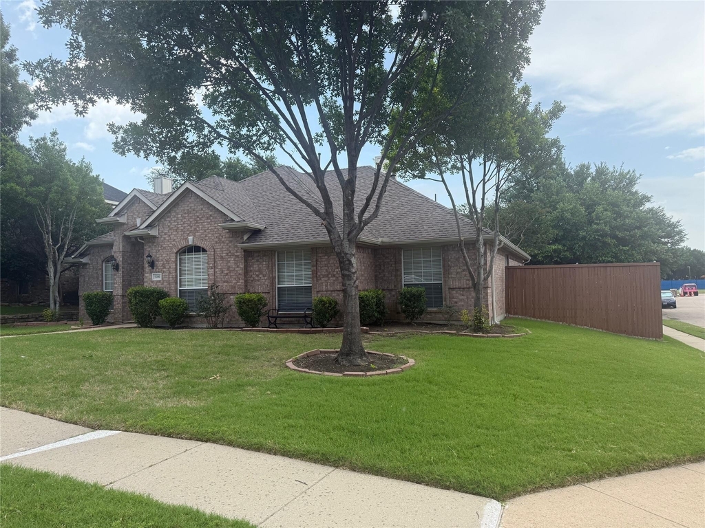 9200 Fairwood Court - Photo 1