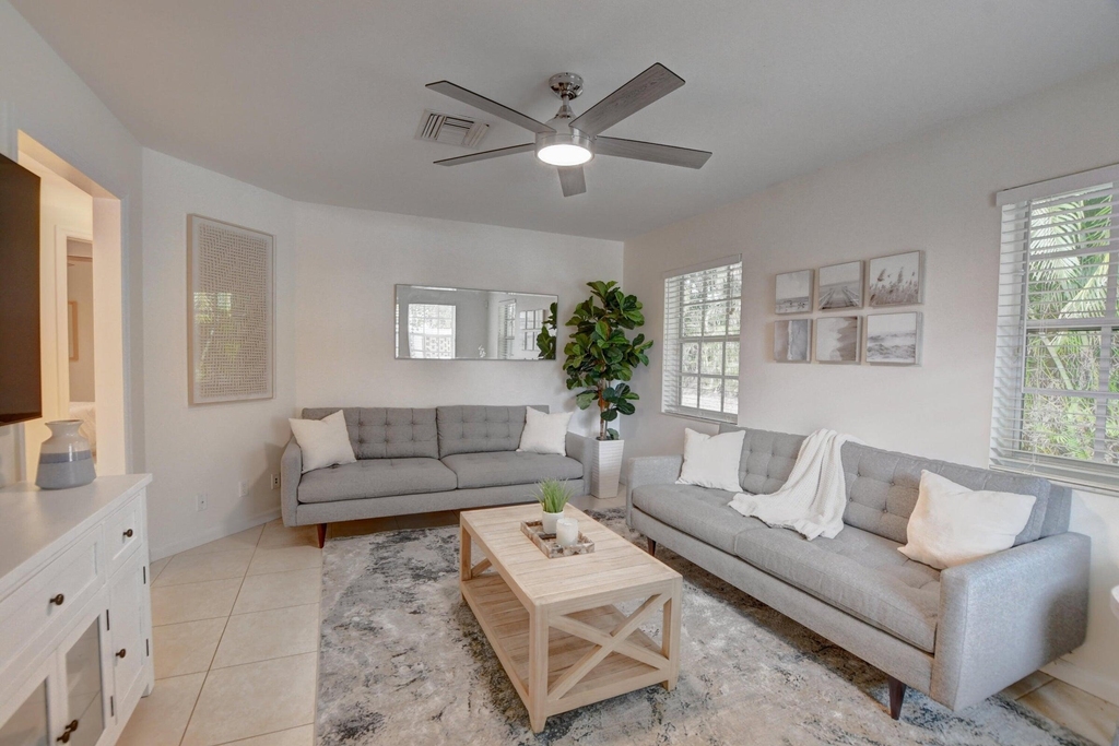 2177 Se 1st Street - Photo 8