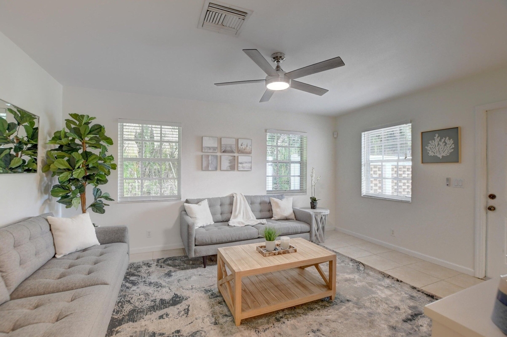 2177 Se 1st Street - Photo 9