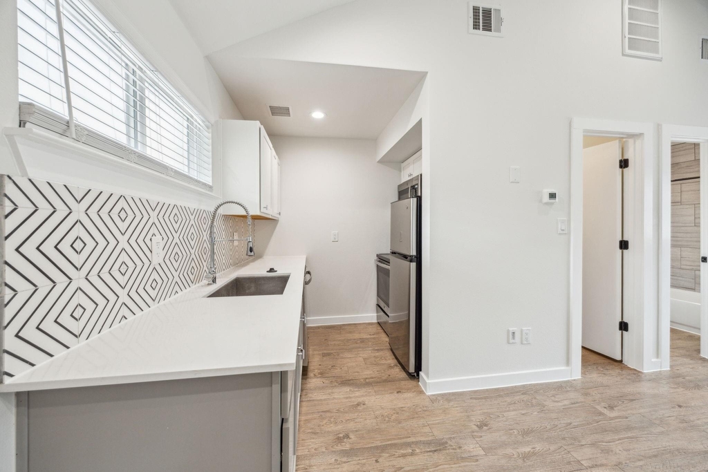 5018 San Jacinto Street - Photo 0