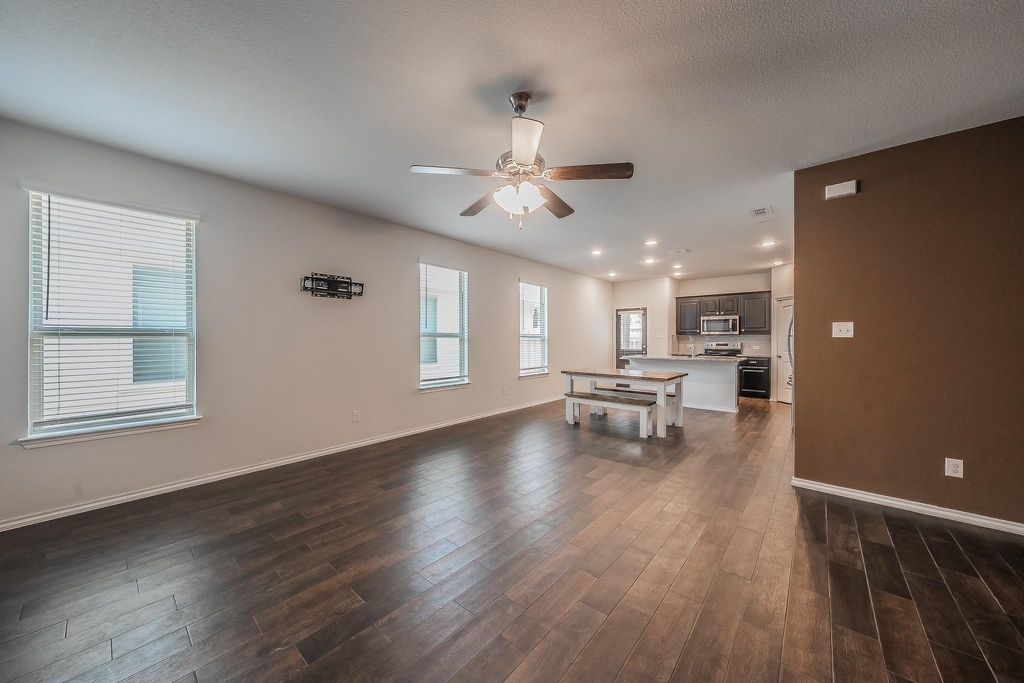 561 Concho Street - Photo 4