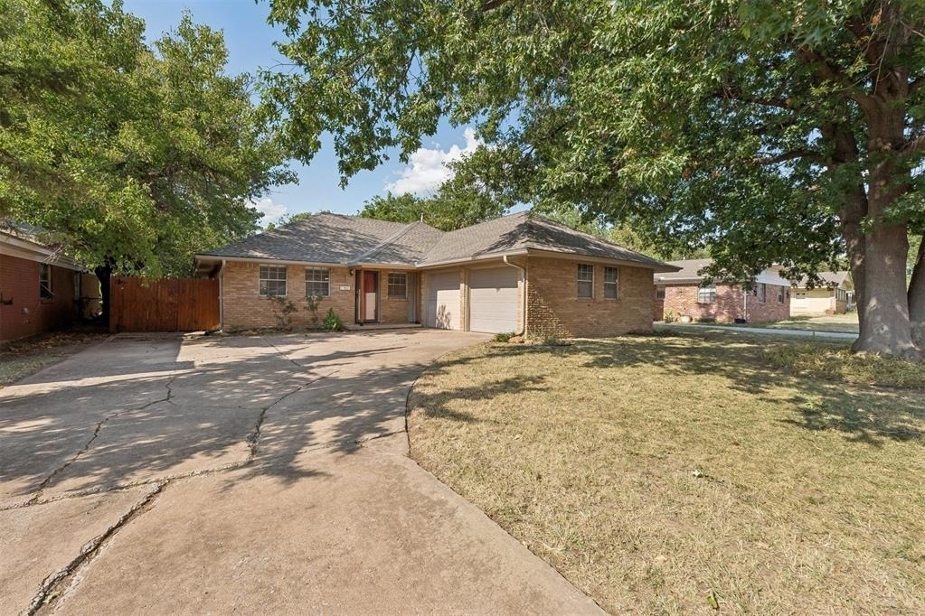 1209 Nw 103rd Street - Photo 0