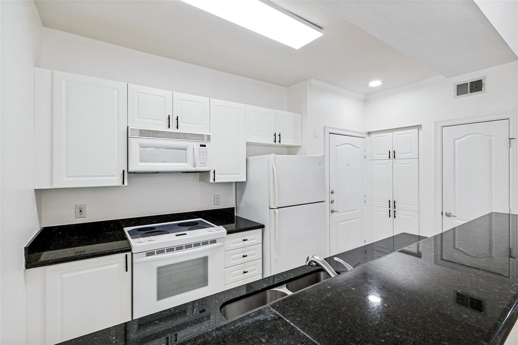 3400 Welborn Street - Photo 10