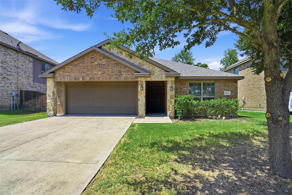 3015 Briarbrook Drive - Photo 0