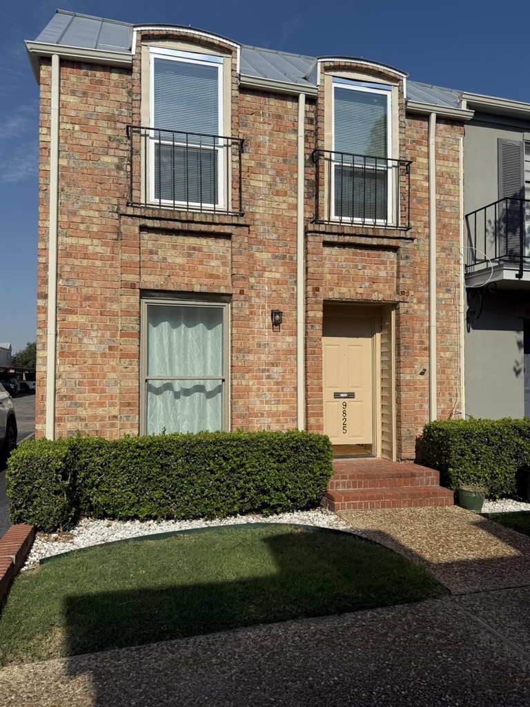 9825 Park Lane Court - Photo 0