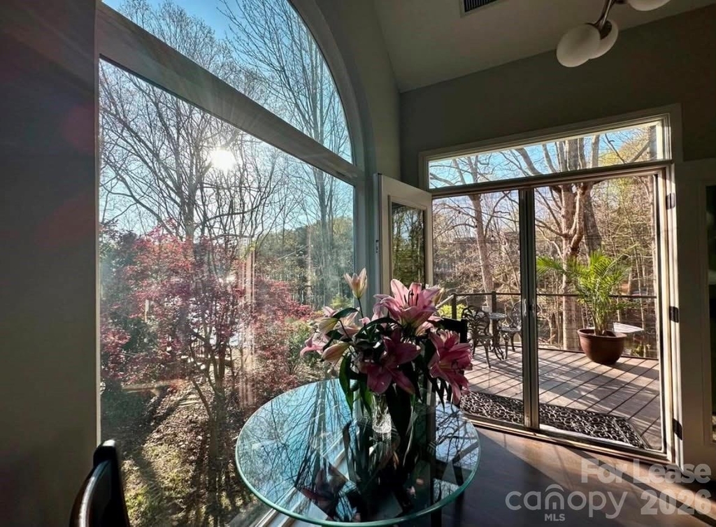 519 Delburg Street - Photo 3